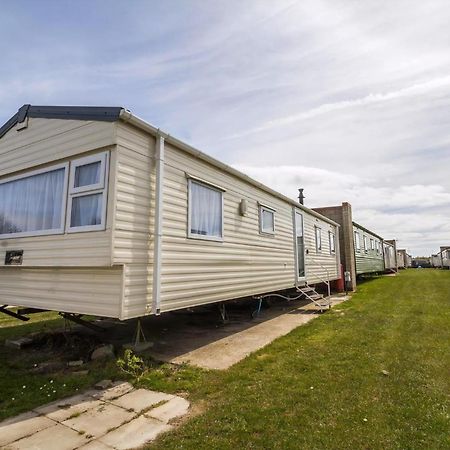 Superb 8 Berth Caravan Near Walton-On-The-Naze In Essex Ref 17175 エクステリア 写真