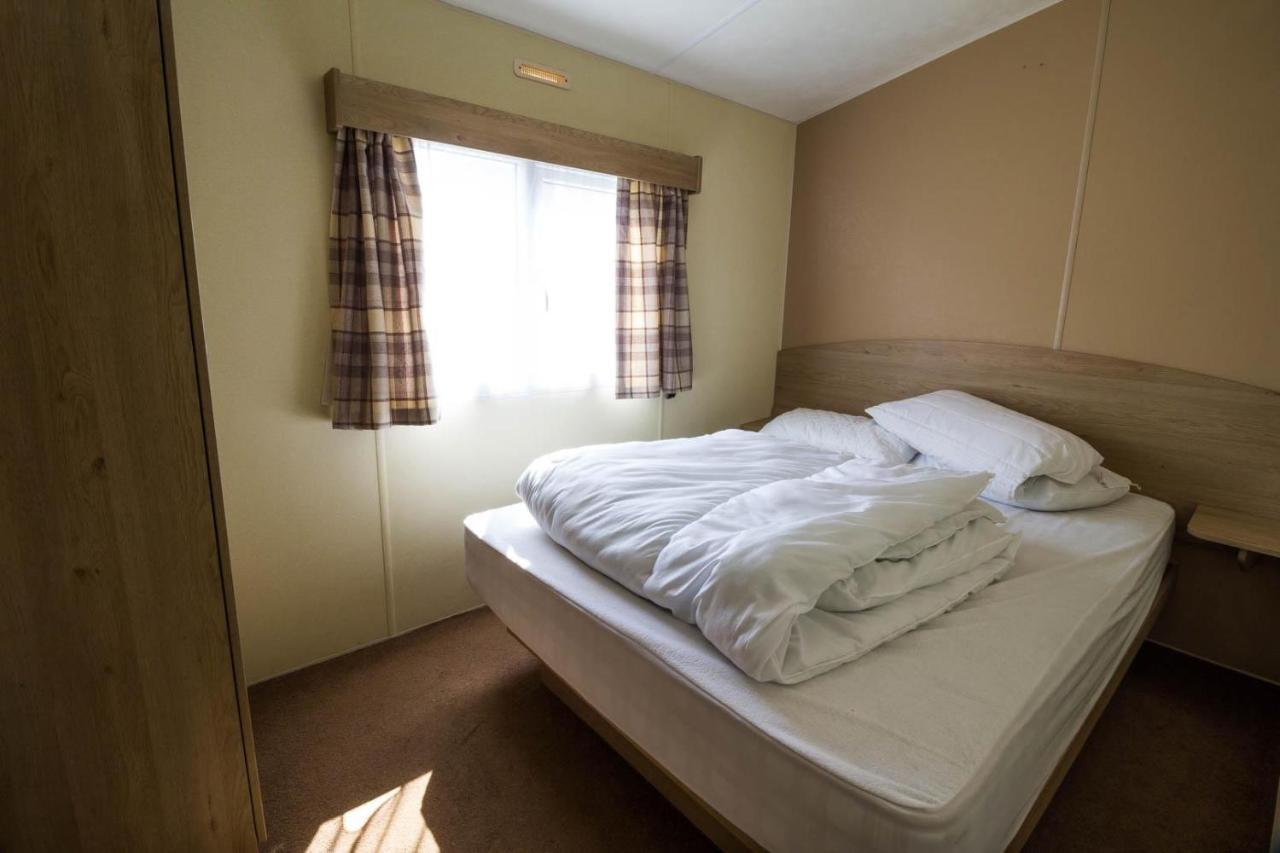 Superb 8 Berth Caravan Near Walton-On-The-Naze In Essex Ref 17175 エクステリア 写真