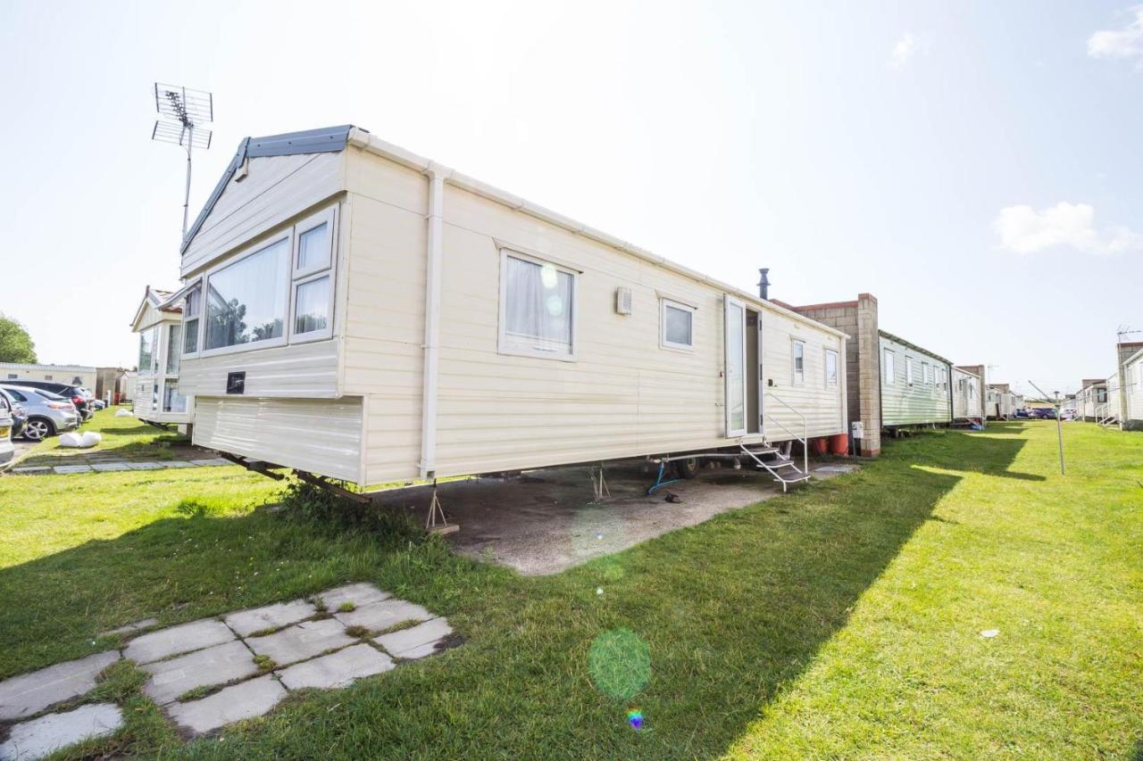 Superb 8 Berth Caravan Near Walton-On-The-Naze In Essex Ref 17175 エクステリア 写真