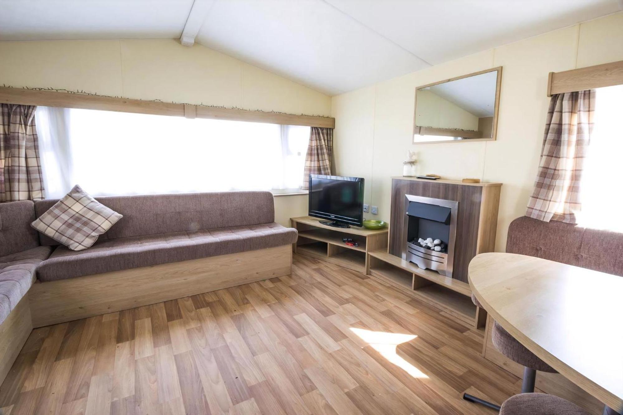 Superb 8 Berth Caravan Near Walton-On-The-Naze In Essex Ref 17175 エクステリア 写真
