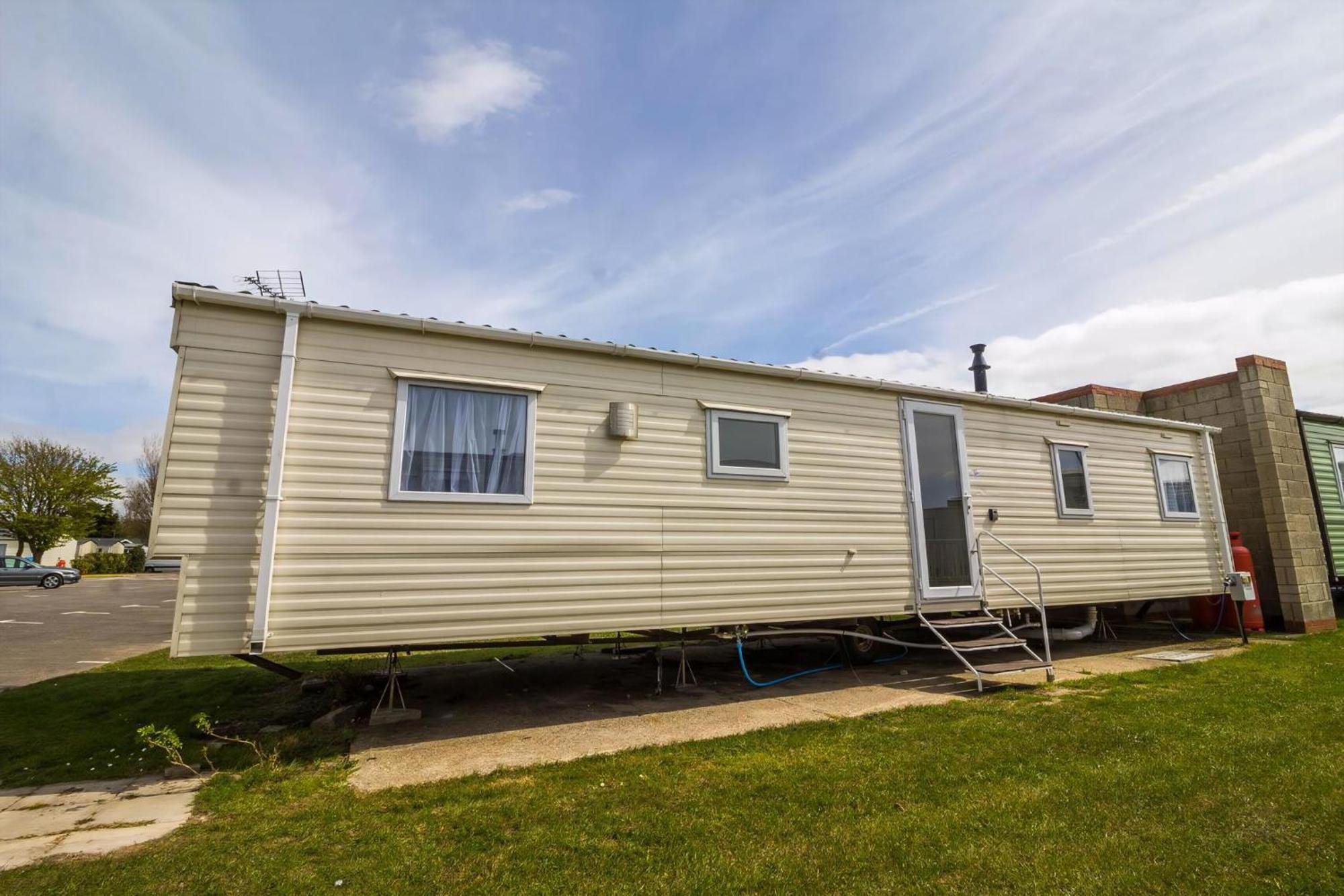 Superb 8 Berth Caravan Near Walton-On-The-Naze In Essex Ref 17175 エクステリア 写真